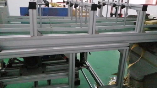 鋁箔餐盒生產(chǎn)廠家的精密機械生產(chǎn)線實拍